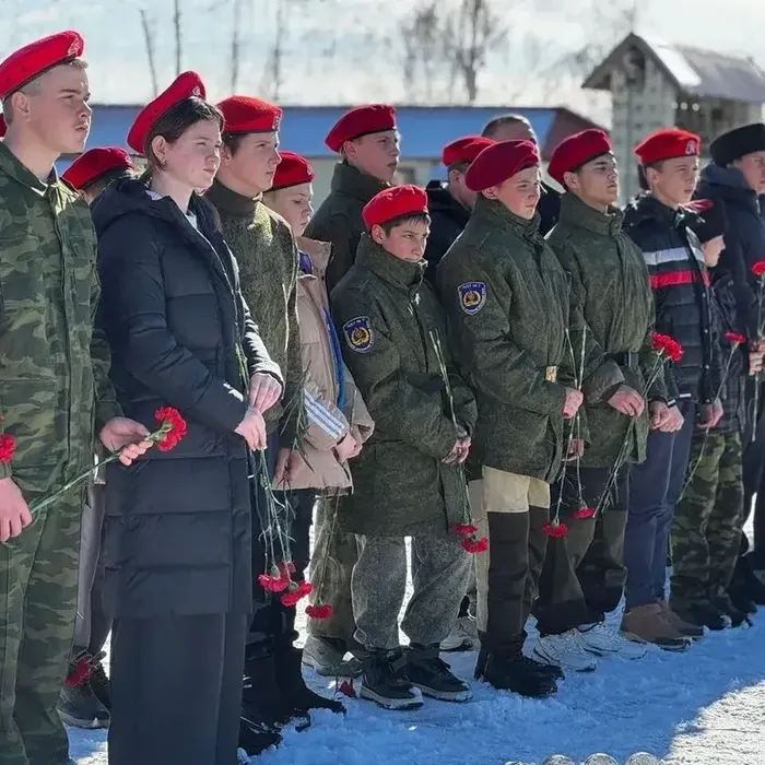 11 февраля  «Дом детского творчества» пос.Псебай провел экскурсионную поездку учащихся школ №3, 4, 5, 6, 21, 22 и фольклорного коллектива "Лазорики" Мостовской школы искусств в Майкопскую артиллерийскую бригаду. Ребята побывали на мемориальном комплексе памяти героев 131-й мотострелковой казачьей бригады, погибших в Чечне в январские дни 1994 года. Возложили венки и цветы к памятному знаку. Участники поездки посетили музей 131-й бригады, встретились с военнослужащими, вручили им "Посылки солдату" и выступили с концертом. Кроме этого, посмотрели экспонаты музея бригады под открытым небом, ознакомились с вооружением Советской Армии периода ВОв и посетили мемориал "Афганский родник". Благодарим Администрацию Мостовского района, Районное управление образованием, руководство Отдела культуры, школы искусств и школу "Твой мир", а так же Майкопский казачий отдел, командование бригады за помощь в организации и проведении этой поездки.